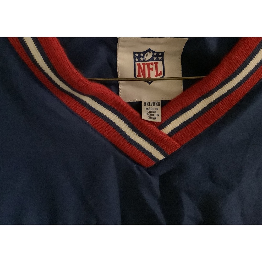 NY GIANTS V-NECK PULL OVER JACKET. NYLON LINED, ZIP SIDE, CINCH PULL.